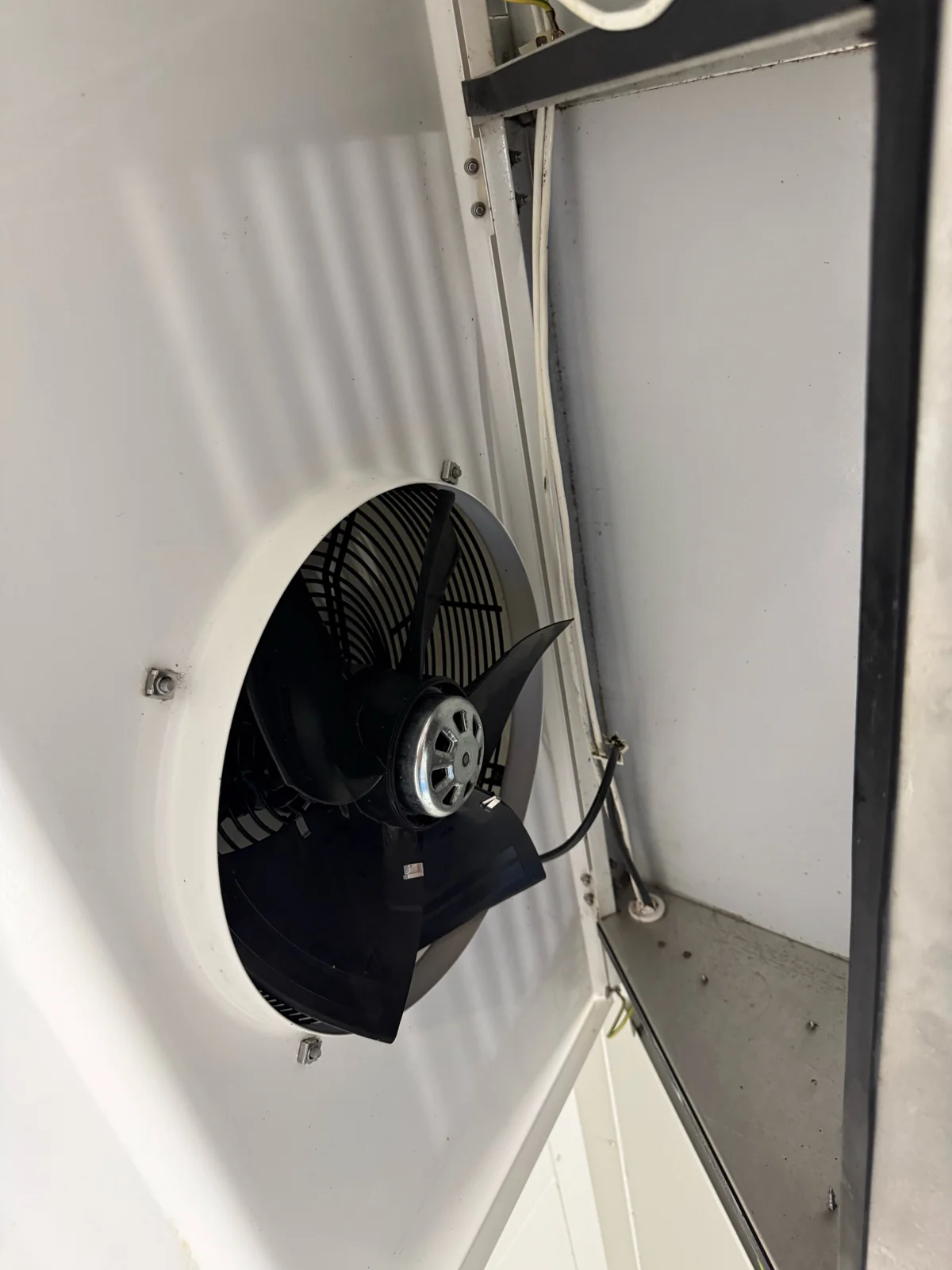 Kühlhaus-Verdampfer, Beispiel 1 – nachher der Reinigung
